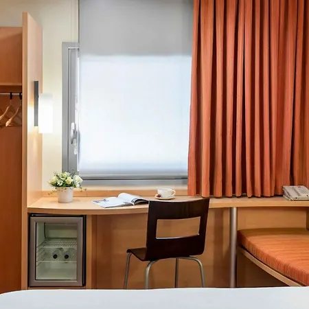 Ibis Alsancak 3*