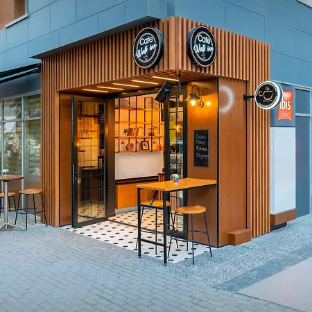 ホテル アイビス イズミール アルサンカク 3*