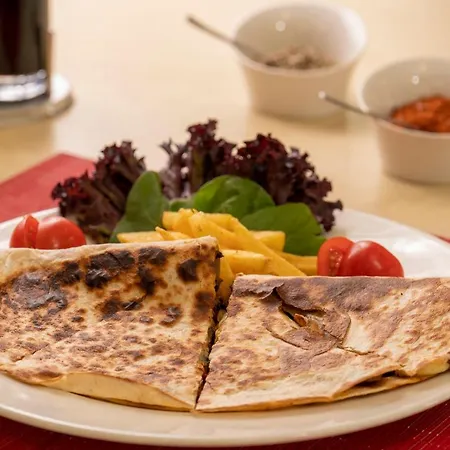 Hotel Ibis Alsancak 3*