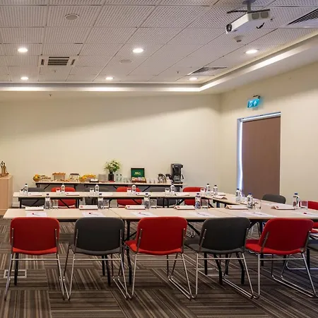 Ibis Alsancak 3*