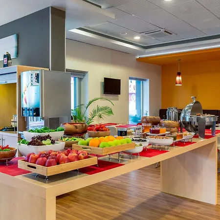 Ibis Alsancak Hotel 3*