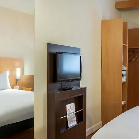 Hotel Ibis Alsancak 3*