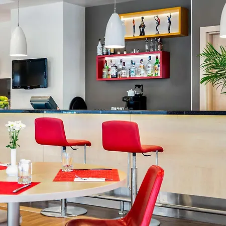 Ibis Alsancak Отель Измир