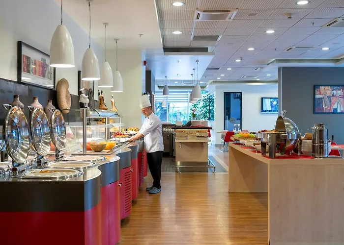 Ibis Alsancak 3* איזמיר