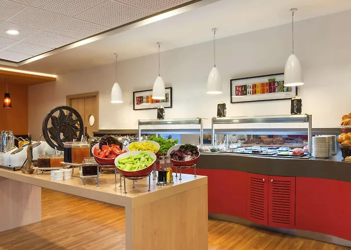 Hotel Ibis Alsancak 3*