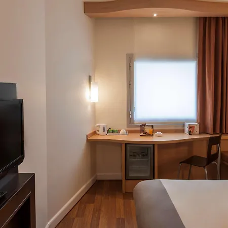 Ibis Alsancak Отель